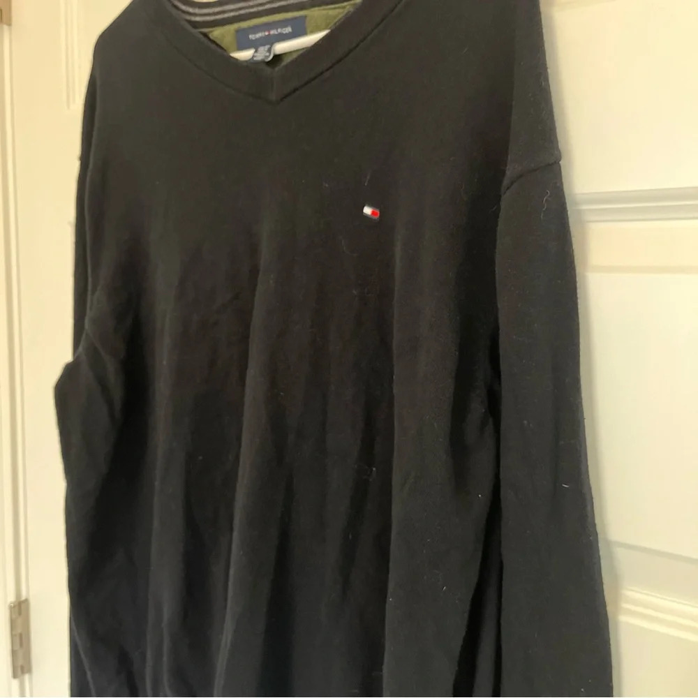 Tommy Hilfiger Sweater Size Small XL Black Pullover Long Sleeve v Neck D67 - Picture 3 of 5